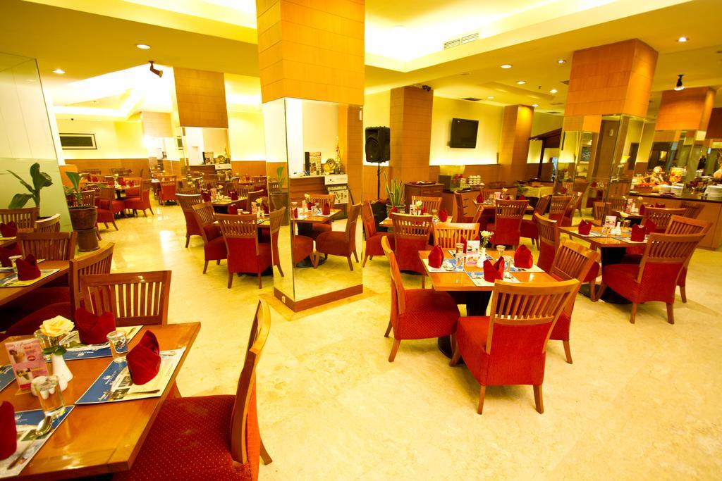 Hotel Bisanta Bidakara Tunjungan Сурабая Екстериор снимка