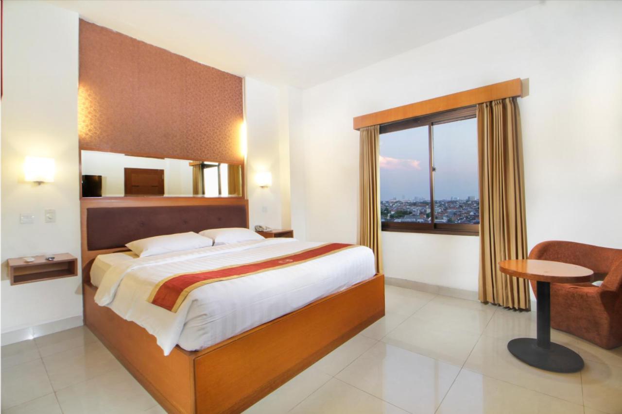 Hotel Bisanta Bidakara Tunjungan Сурабая Екстериор снимка