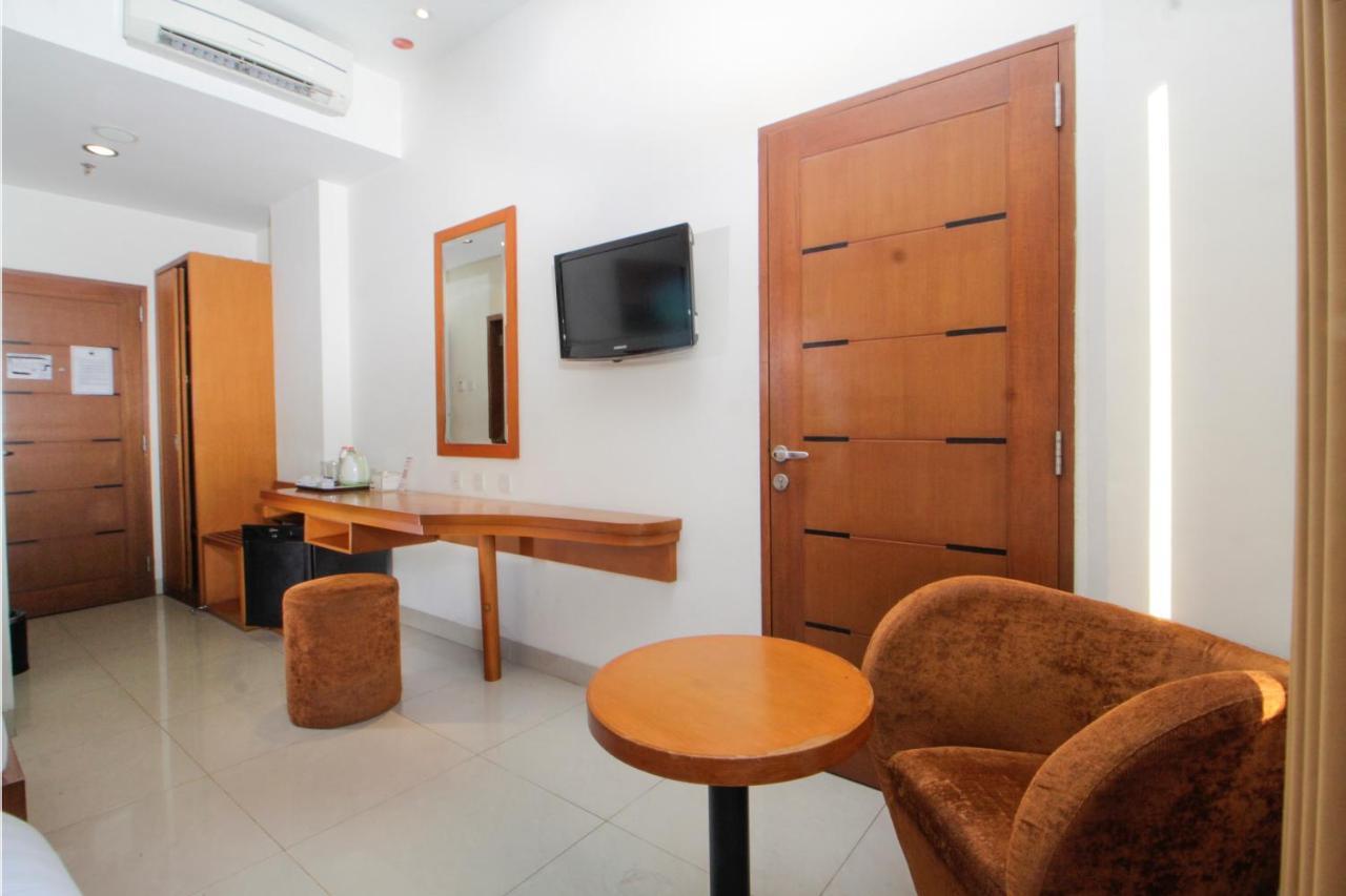 Hotel Bisanta Bidakara Tunjungan Сурабая Екстериор снимка