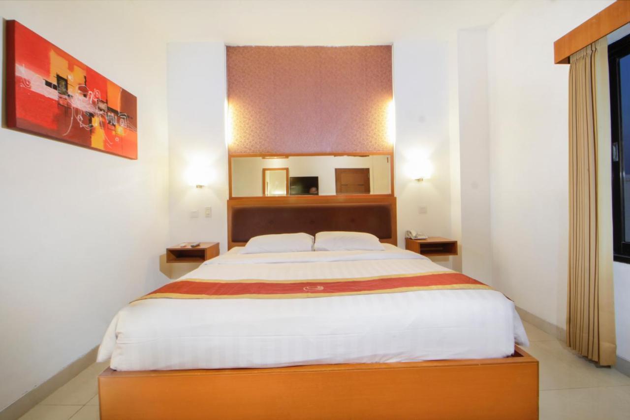 Hotel Bisanta Bidakara Tunjungan Сурабая Екстериор снимка