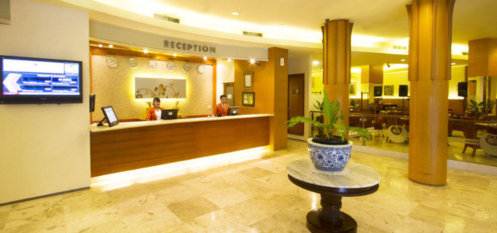 Hotel Bisanta Bidakara Tunjungan Сурабая Екстериор снимка