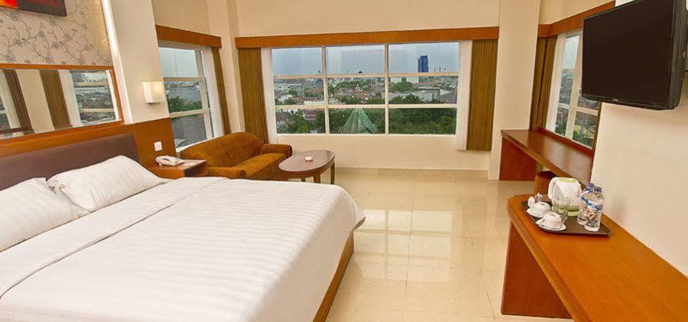 Hotel Bisanta Bidakara Tunjungan Сурабая Екстериор снимка