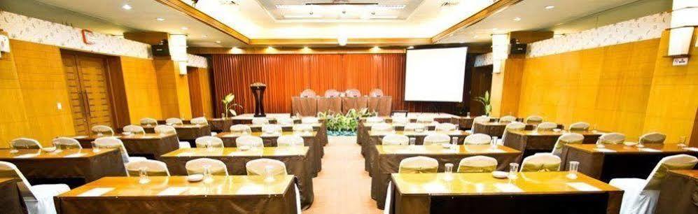 Hotel Bisanta Bidakara Tunjungan Сурабая Екстериор снимка